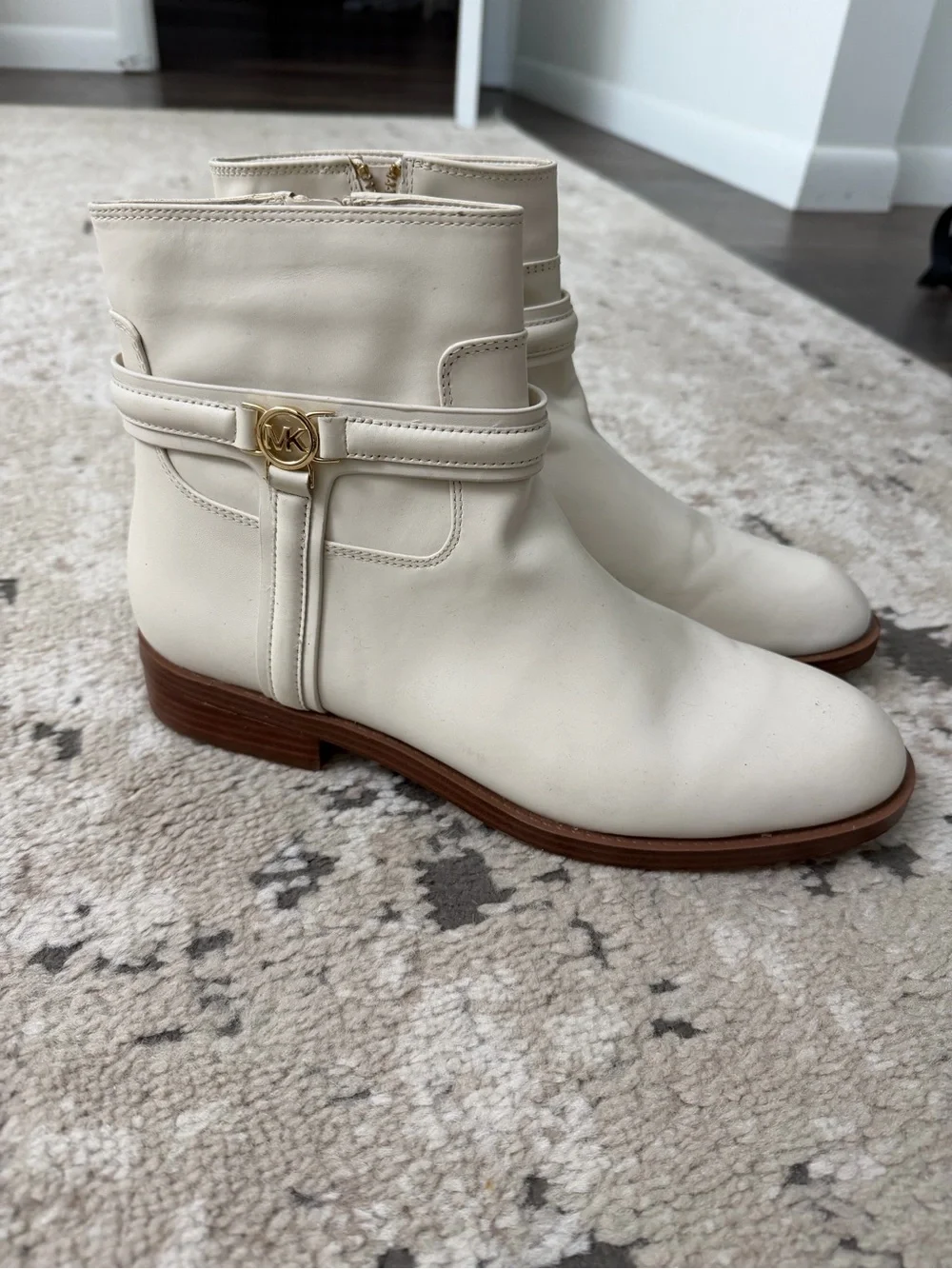Michael Kors Mindy Leather Boots in Ivory Size 9